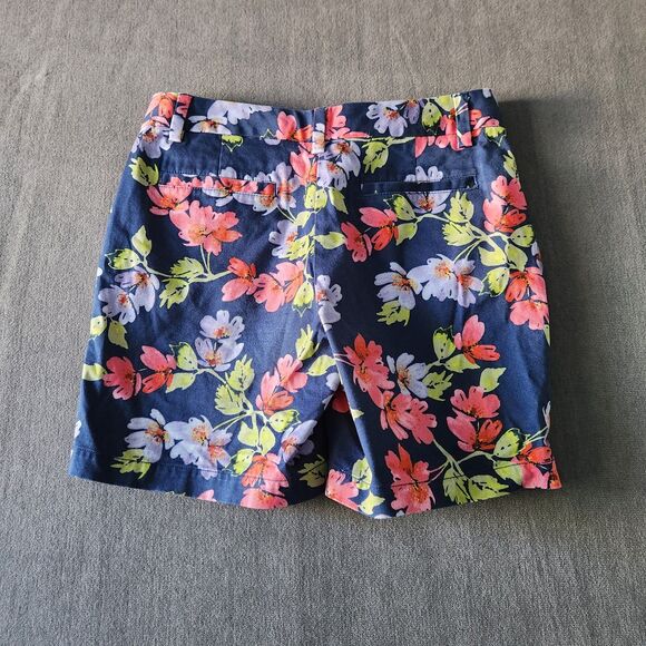 Lands End Shorts Womens Size 2 mid rise Blue floral shorts 7” inseam - Picture 2 of 10